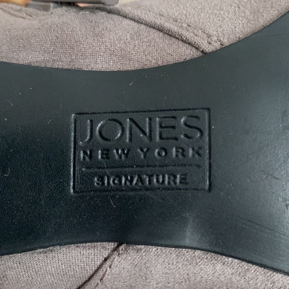 JONES NEW YORK SIGNATURE HIGH TOP BLOCK HEEL BOOTS - Picture 6 of 7